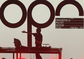 Il gioco di specchi digitali di Oneohtrix Point Never