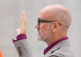 A che punto è il disco solista di Michael Stipe: "È quasi finito"