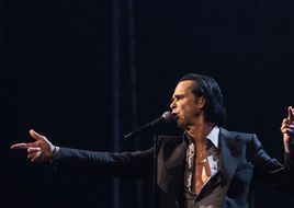 Nick Cave omaggia Shane MacGowan a Dublino