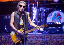 Ligabue, dal vivo l'inedito "Nessuno è di qualcuno”