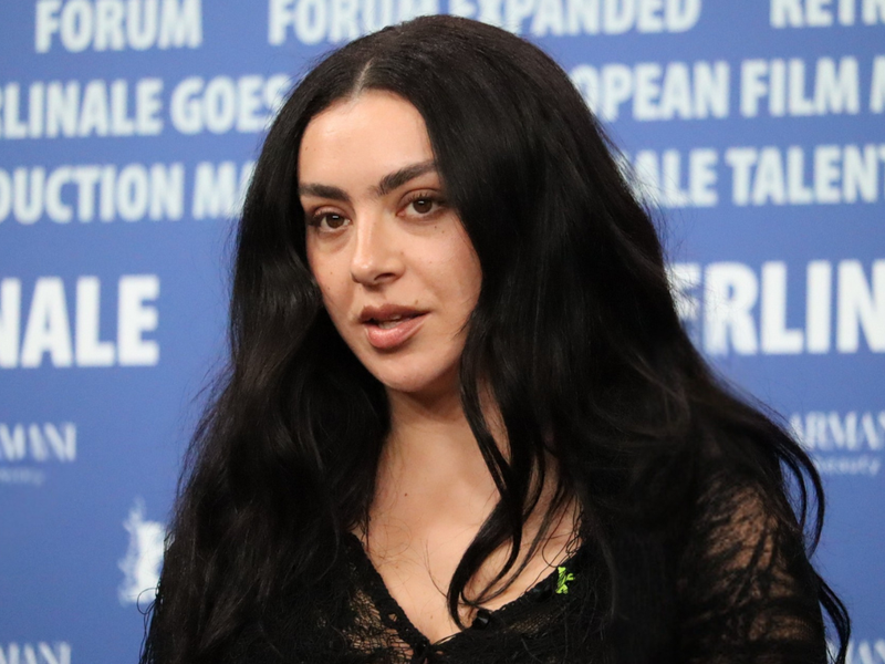 Charli XCX annuncia il nuovo album "Music, Fashion, Film"