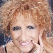 Anna Mazzamauro in Nuda e Cruda