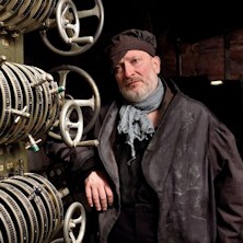 In sua movenza &egrave; fermo