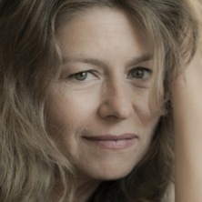 Vivo in una giungla, dormo sulle spine