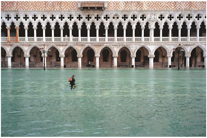 Acqua alta in Piazzetta San Marco, 2002 - &copy; Fondaz