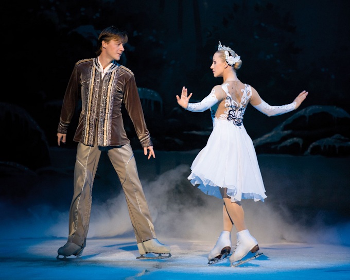 Il lago dei cigni on ice